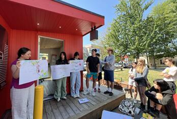 Participants present ideas